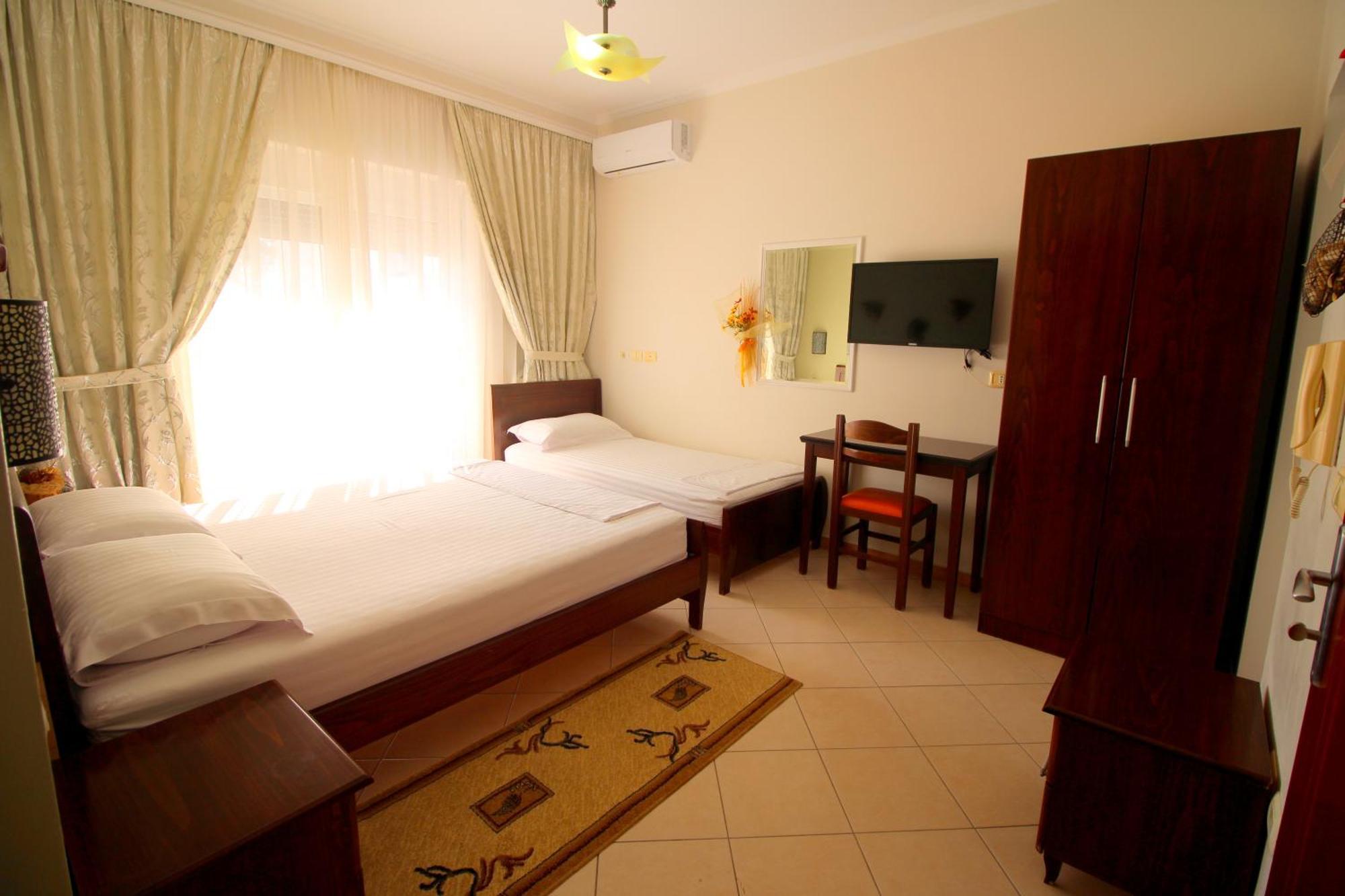 Elena Hotel Sarande Exterior photo